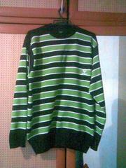 Продаю отличный свитер Armani.